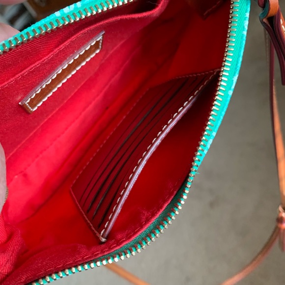 Dooney and Bourke cross body bag. - Picture 6 of 9